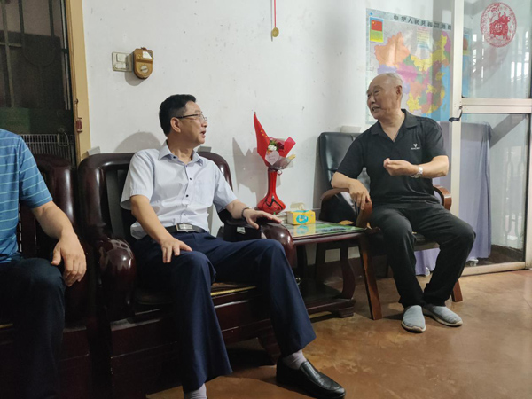 公司黨委開展走訪慰問