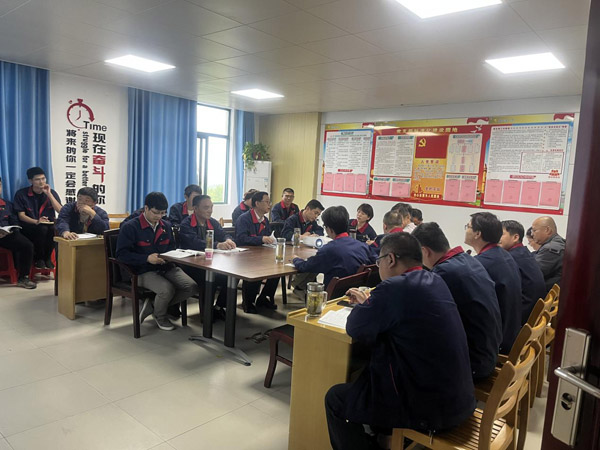 王伍升到建材研究室、建材公司調(diào)研